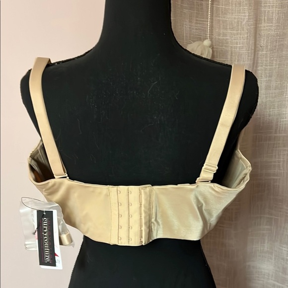 Tan Full Coverage Bra with Molded Cups and Smooth Texture - Picture 2 of 7